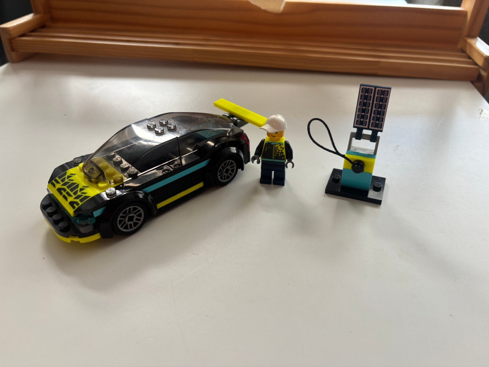 LEGO City 60383 Elektrische Sportwagen met Oplaadpunt, Ophalen of Verzenden, Zo goed als nieuw, Overige merken