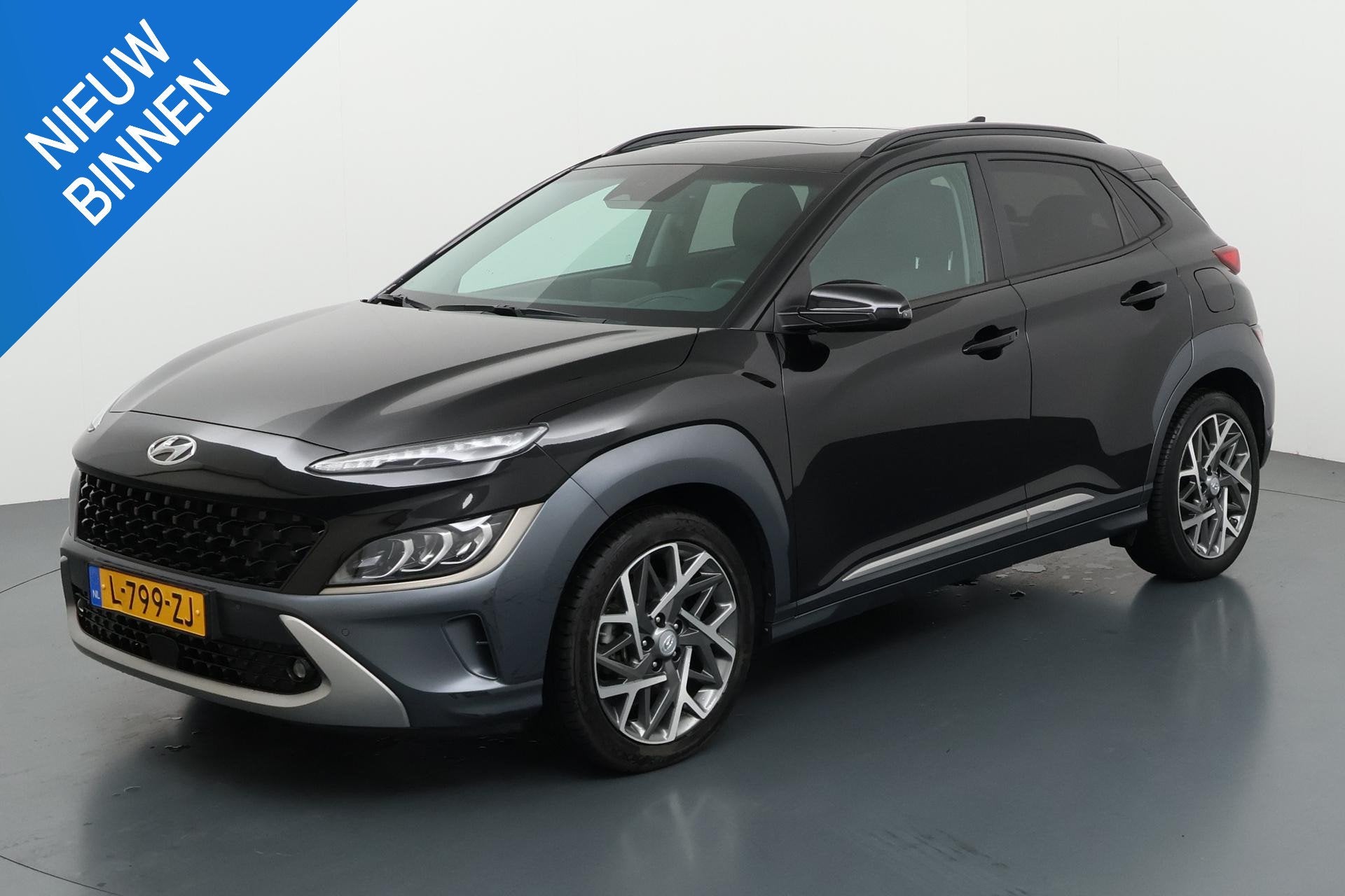 HYUNDAI KONA 1.6 GDI HEV PREMIUM SKY I SCHUIFDAK I AUTOMAAT, Auto's, Gebruikt, Zwart, Origineel Nederlands, SUV of Terreinwagen