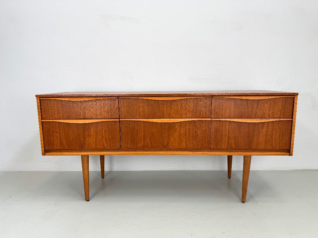 Vintage dressoir Austinsuite., Ophalen of Verzenden, Zo goed als nieuw, 25 tot 50 cm, 150 tot 200 cm