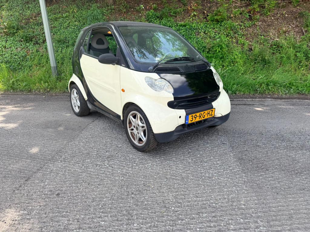 Smart Fortwo Coupé 0.7 pure Fijne stads bijna goedkoper dan, Auto's, Smart, Achterwielaandrijving, 18 €/maand, Electronic Stability Program (ESP)