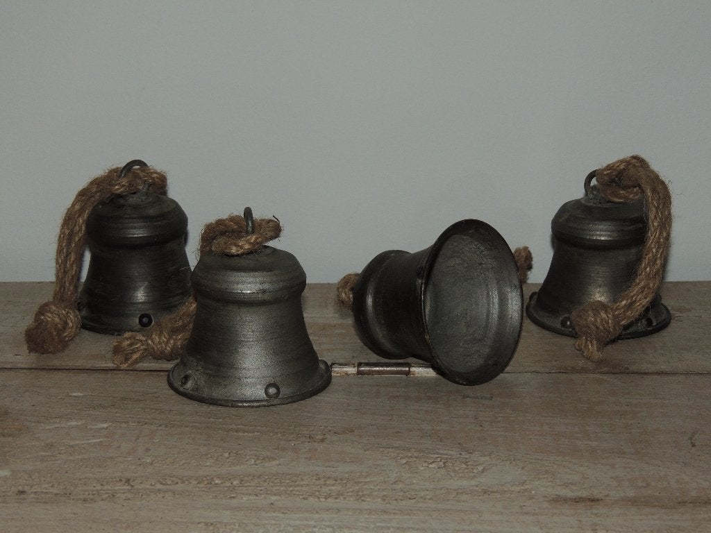 Bellen zink 8 cm aan touw (totaal 15 cm) p/s € 5,95, Ophalen, Nieuw