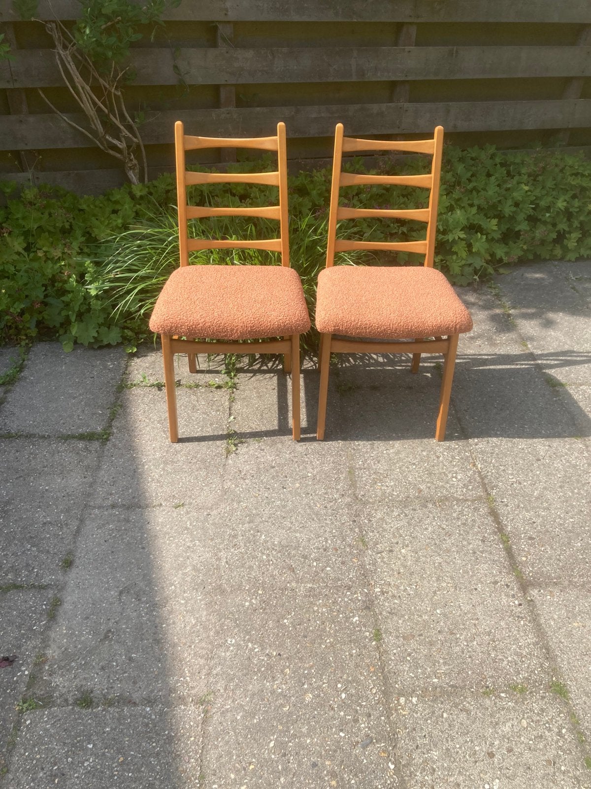 Twee nieuw gestoffeerde stoelen jaren 70, Antiek en Kunst, Ophalen