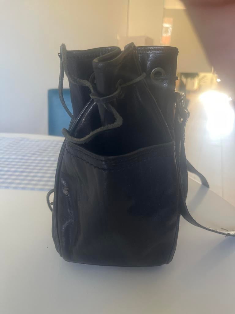 Zwart leren buideltasje - Handig en compact, Sieraden, Tassen en Uiterlijk, Tassen | Damestassen, Ophalen of Verzenden, Gebruikt