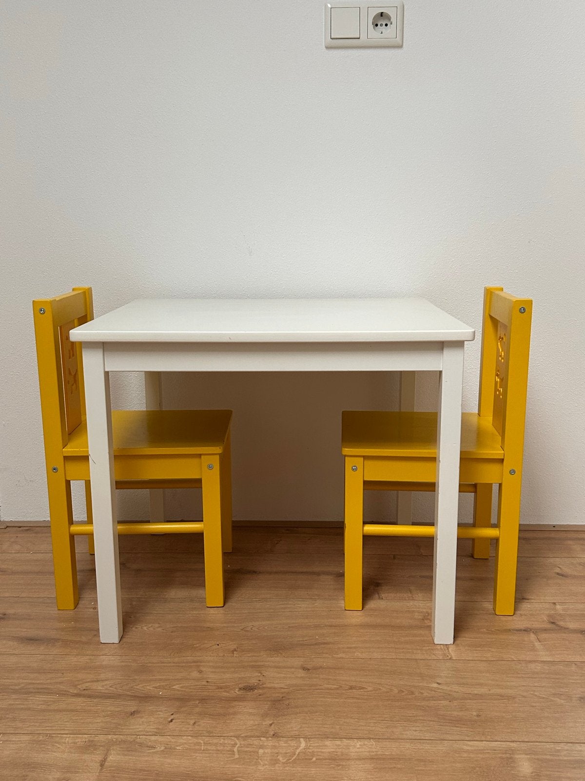 Kindertafel met stoeltjes, Kinderen en Baby's, Kinderkamer | Tafels en Stoelen, Ophalen, Gebruikt, Tafel(s) en Stoel(en)