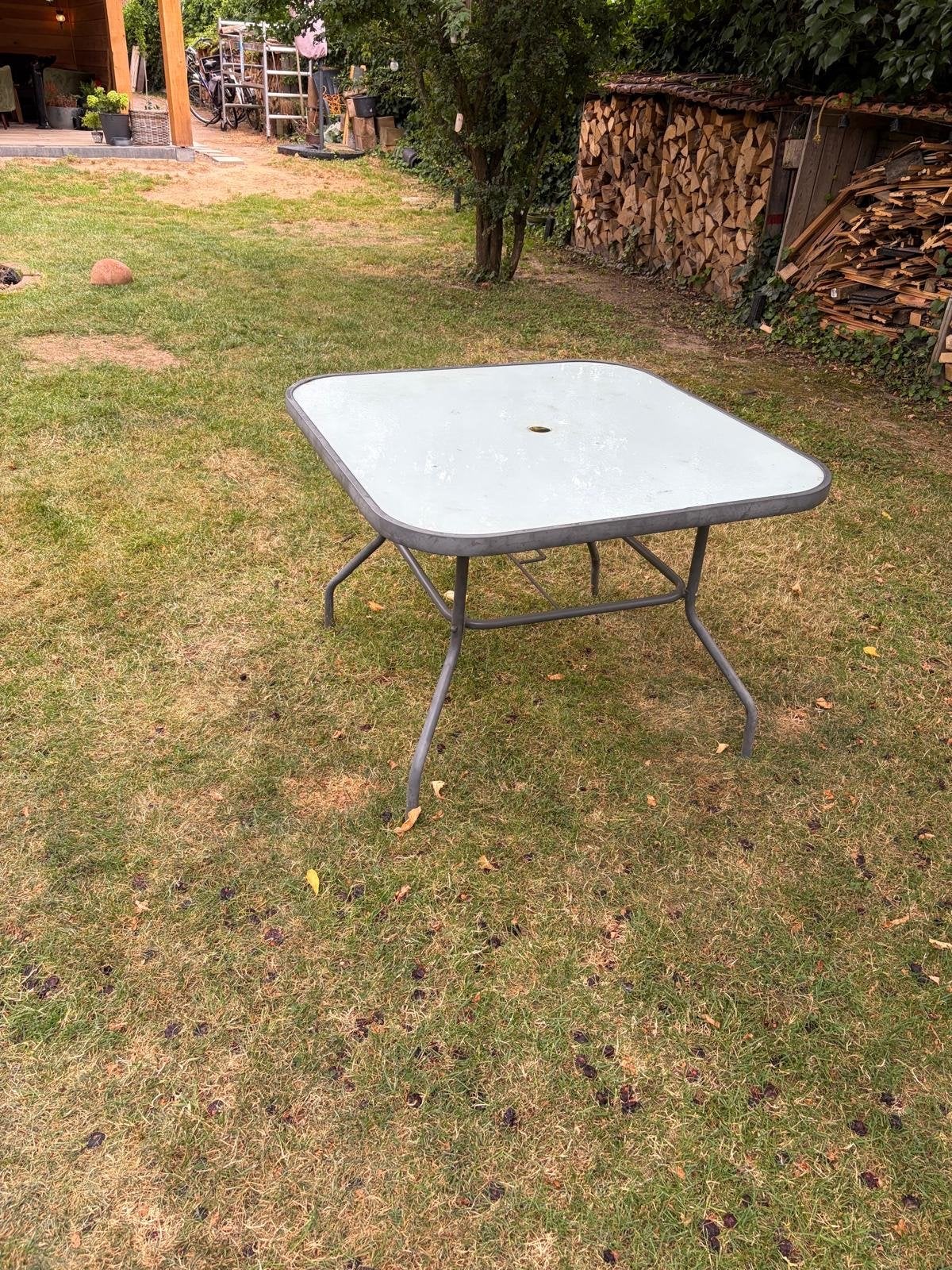 Glazen tuintafel met stalen frame en parasolgat (z.g.a.n.), Ophalen, Zo goed als nieuw, Vierkant, Metaal