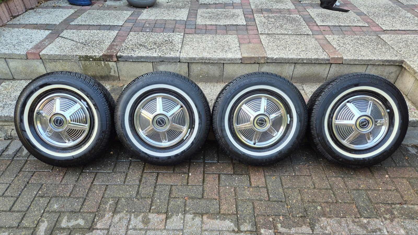 Stalen wielen met wieldoppen 1965 Ford Mustang, Ophalen, 14 inch, Gebruikt, Band(en)