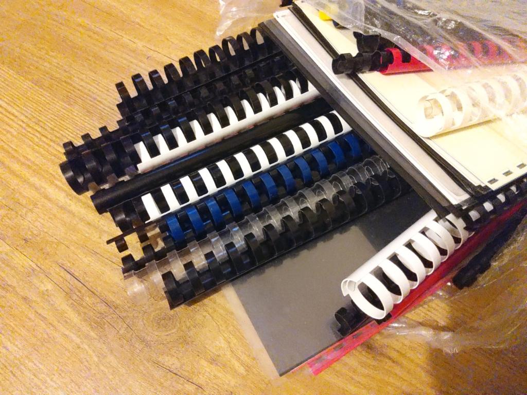30 inbindringen Plastic bindringen Ruggen pons inbindmachine, Diversen, Ophalen of Verzenden, Gebruikt