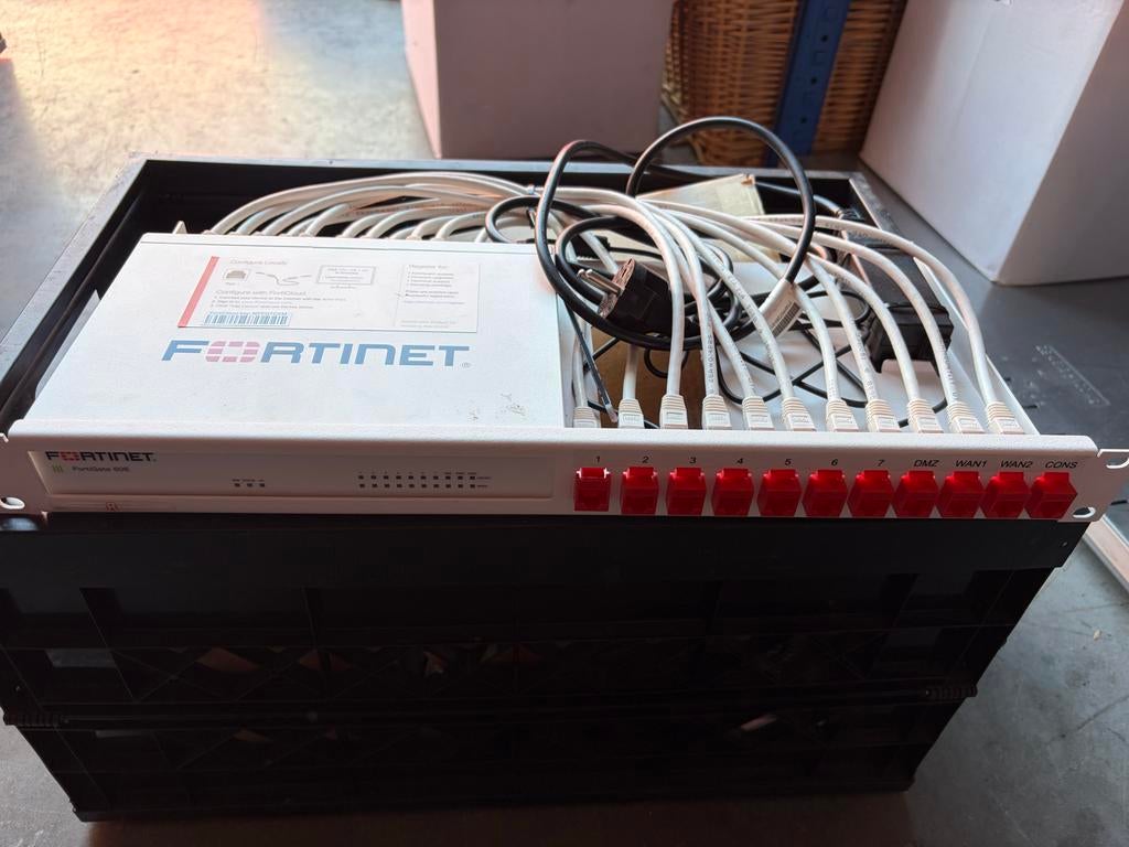 Fortigate 60E Router met 19” rackmount, Ophalen of Verzenden, Gebruikt, Router
