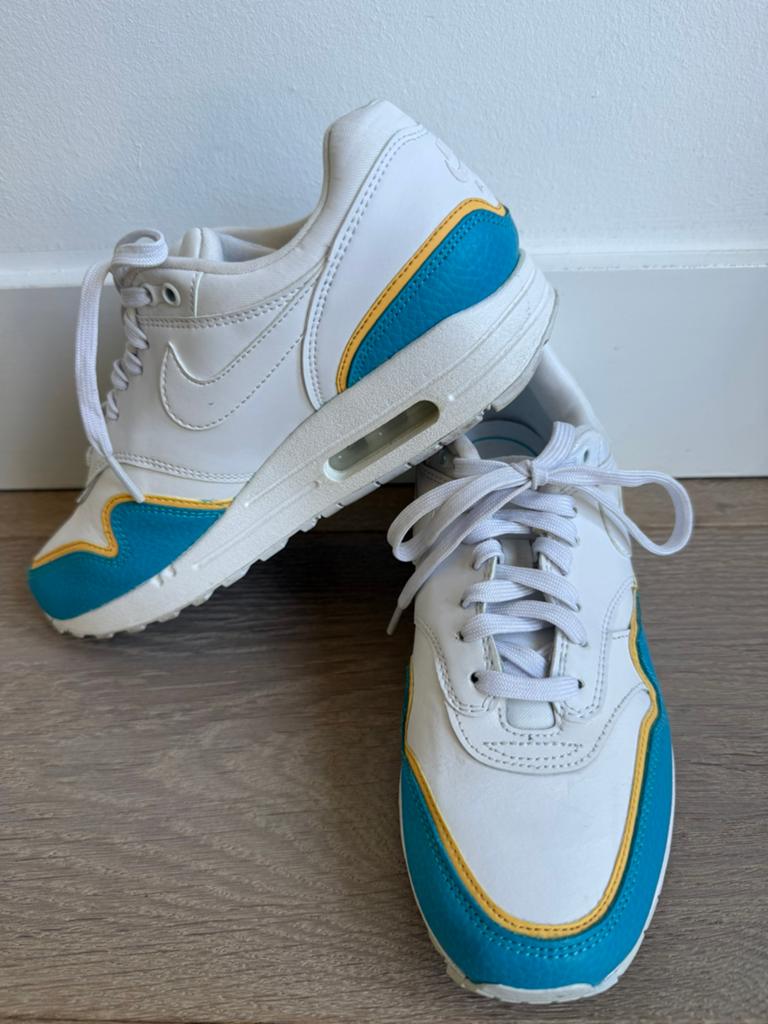 wit/blauw/geel leren NIKE Air Max 1 maat 38, Kleding | Dames, Schoenen, Wit, Ophalen of Verzenden, Sneakers of Gympen, Zo goed als nieuw