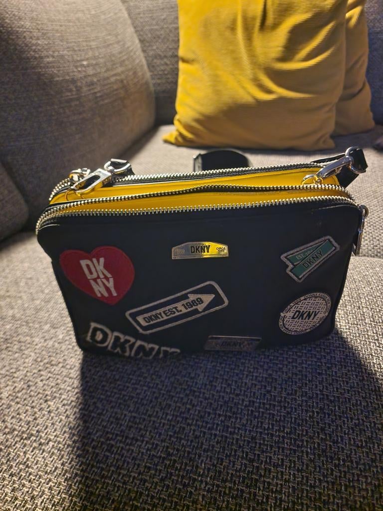 DKNY Schoudertasje - Zwart met gele accenten, Ophalen of Verzenden, Zo goed als nieuw, Zwart, Schoudertasje