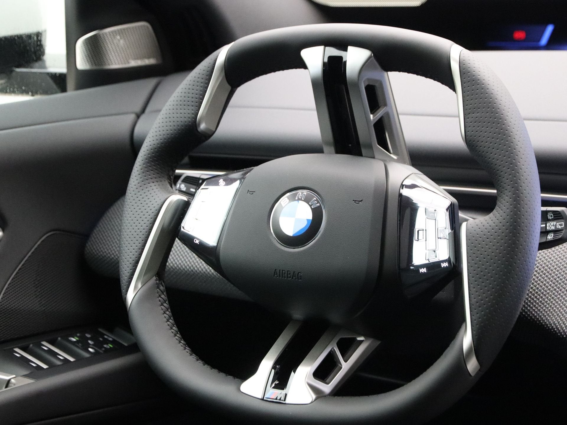 BMW iX3 50 xDrive M Sport Trekhaak Accu SoH 100% (bj 2026), Auto's, 2260 kg, Wit, 734 km, IX3