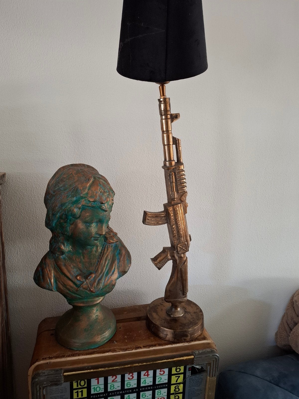 Lamp ak 47 kalasnikov, Buste, Ophalen of Verzenden, 20 - 50 cm, Overige materialen