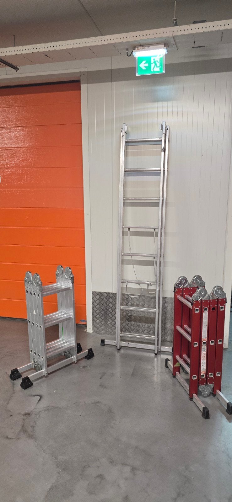 Diverse ladders: uitschuifbaar, opvouwbaar, rood/zilver, Doe-het-zelf en Verbouw, Ladders en Trappen, Ophalen, 4 meter of meer