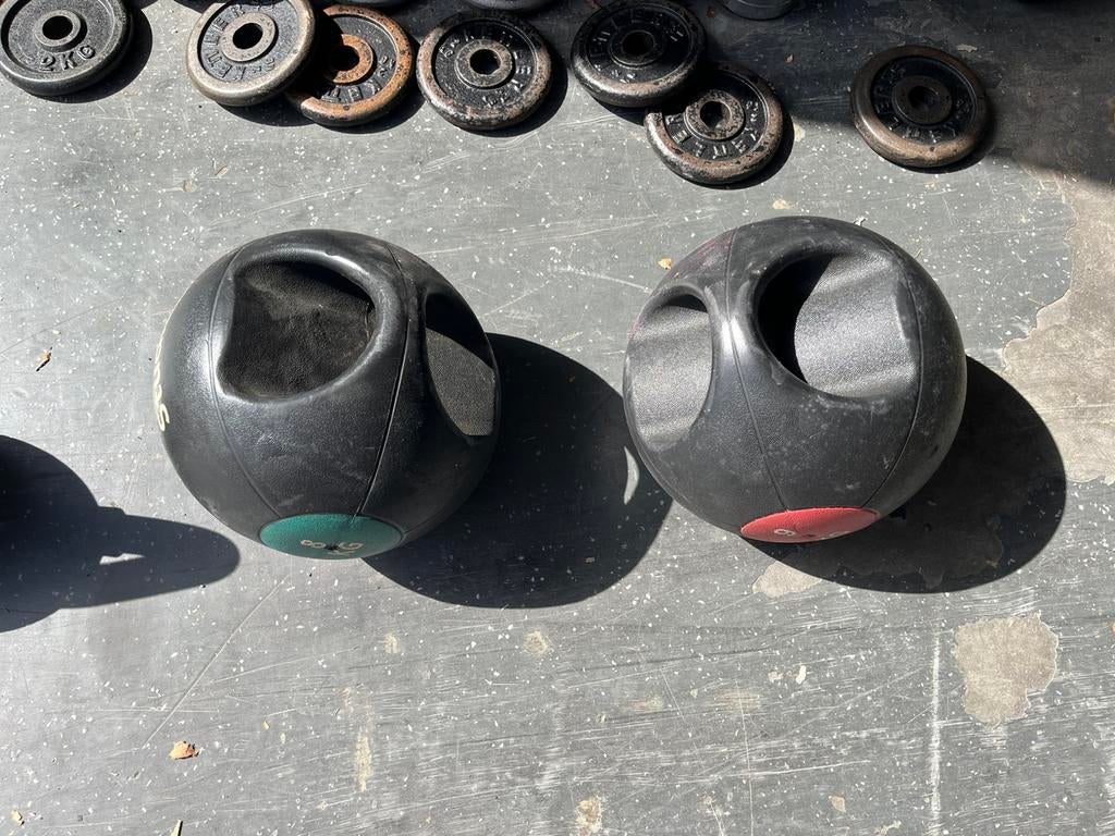 1 x 8 en 1 x 9 kg medicine grip ballen gewicht  bal, Gebruikt, Gripp ballen, Ophalen of Verzenden, Fitnessbal