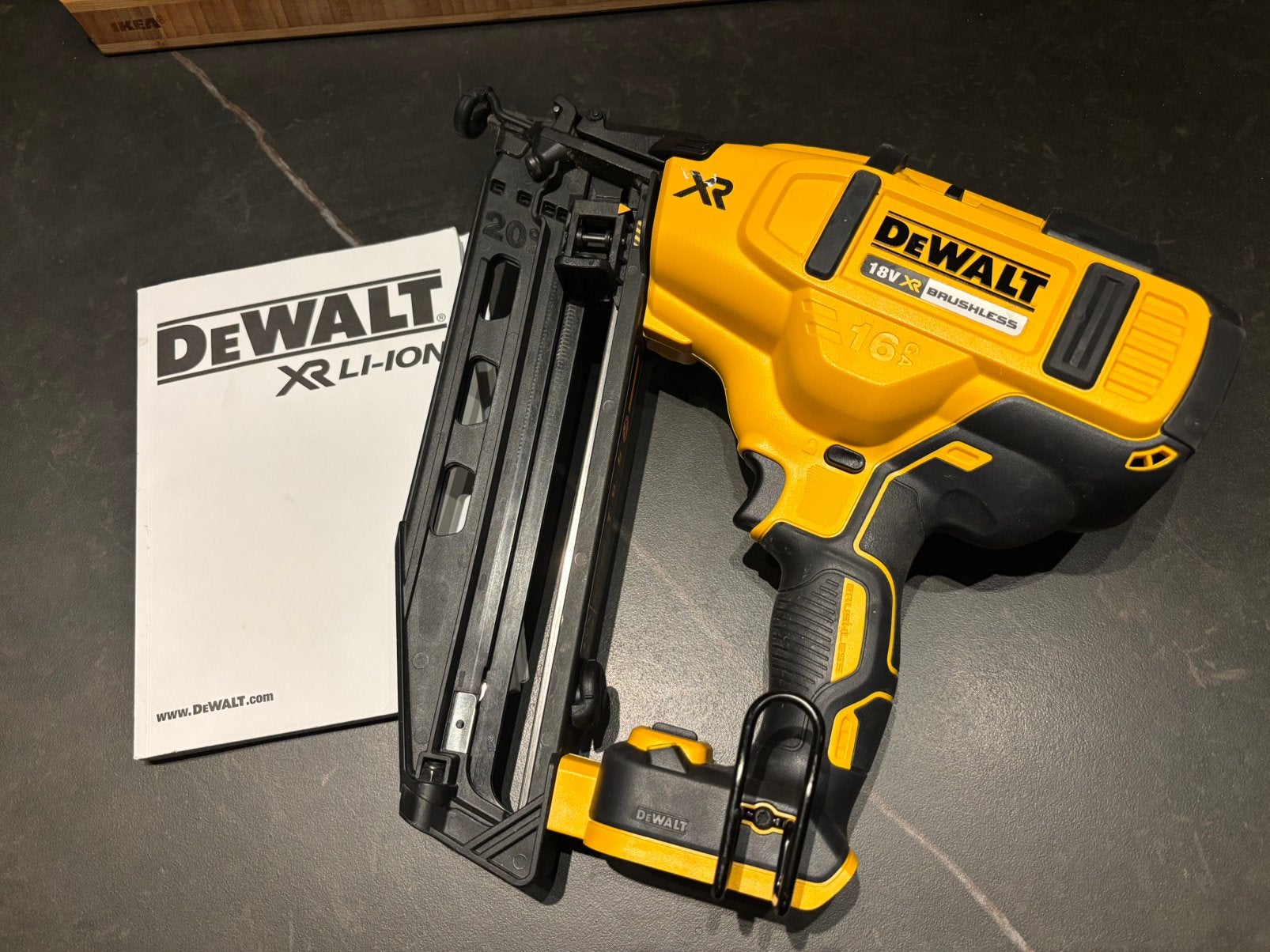 DeWALT DCN660 – 18V XR Accu Tacker / Brad Nailer, Ophalen, Gebruikt, Tacker/nietmachine, DeWalt