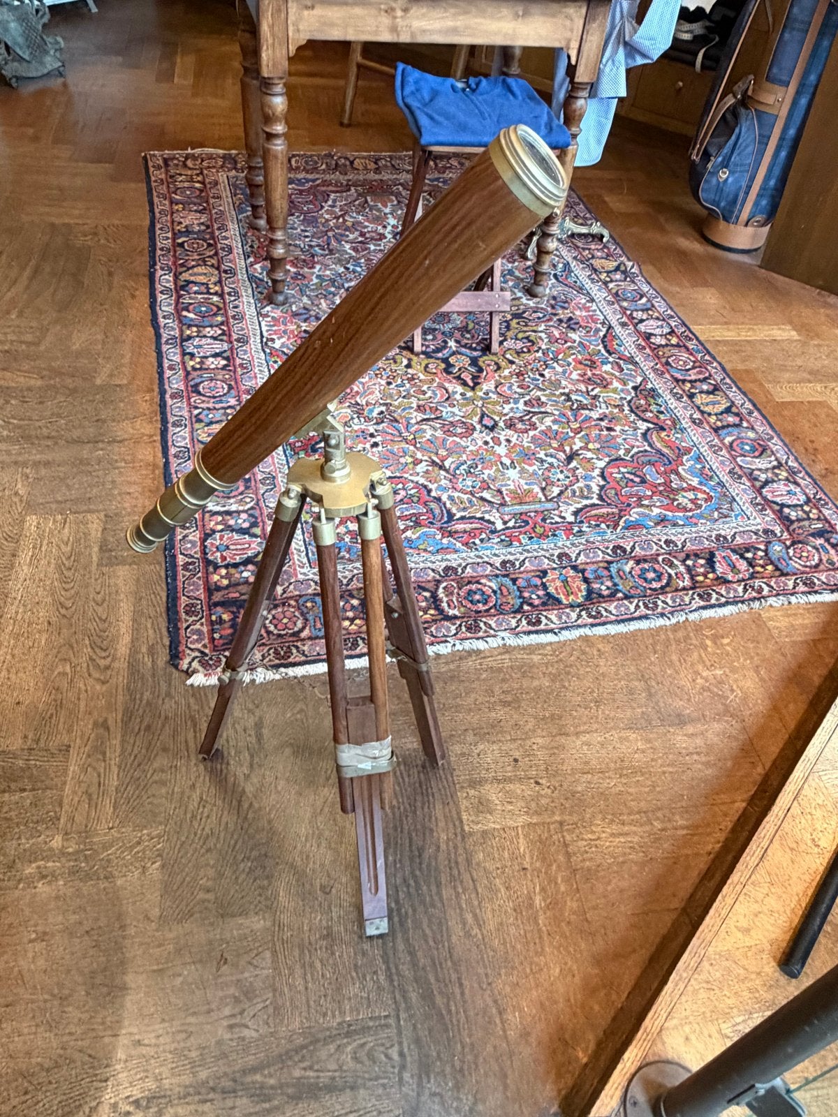 Antieke messing telescoop op houten statief, Audio, Tv en Foto, Ophalen, Lenzentelescoop (refractor), Met statief, Zo goed als nieuw