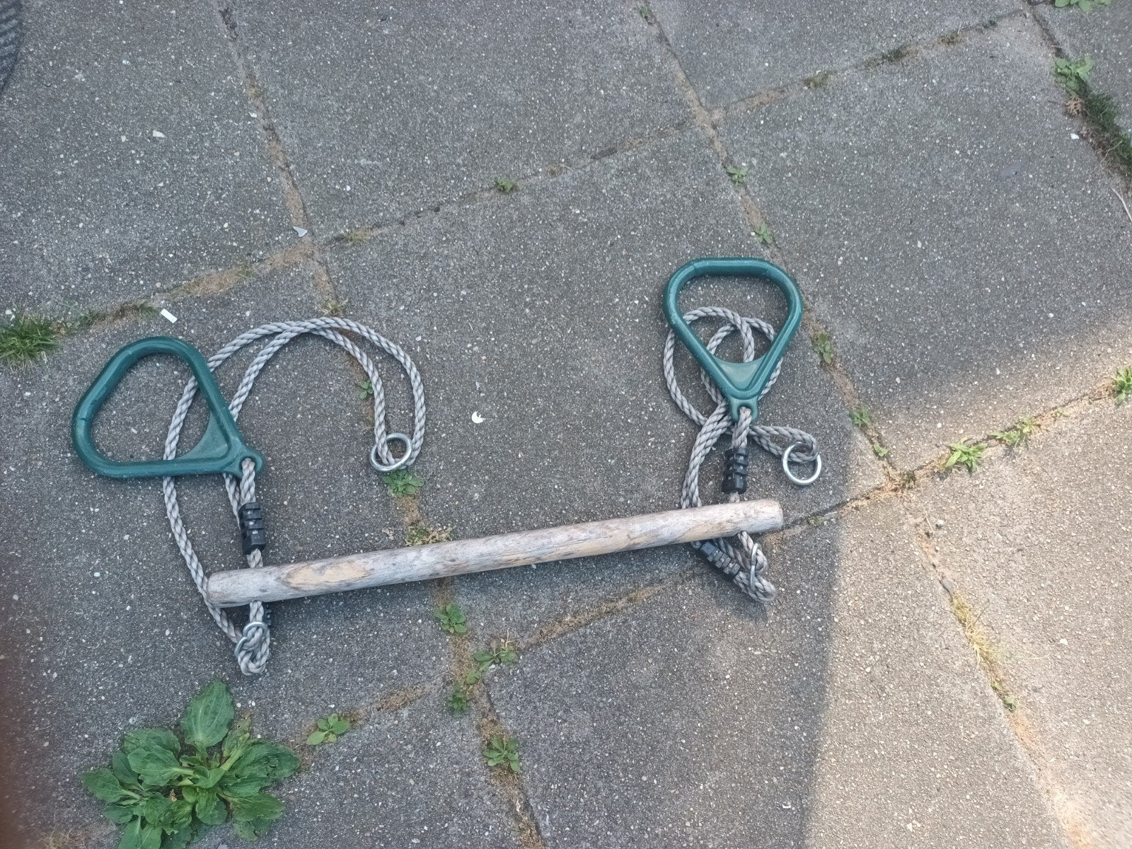 Schommel touw met handvatten en houten dwarsbalk, Ophalen of Verzenden, Gebruikt, Schommel, Aanbouwonderdeel