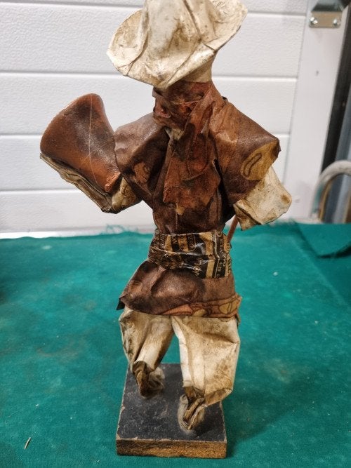 man met kruik metaal en papiermache, Ophalen of Verzenden