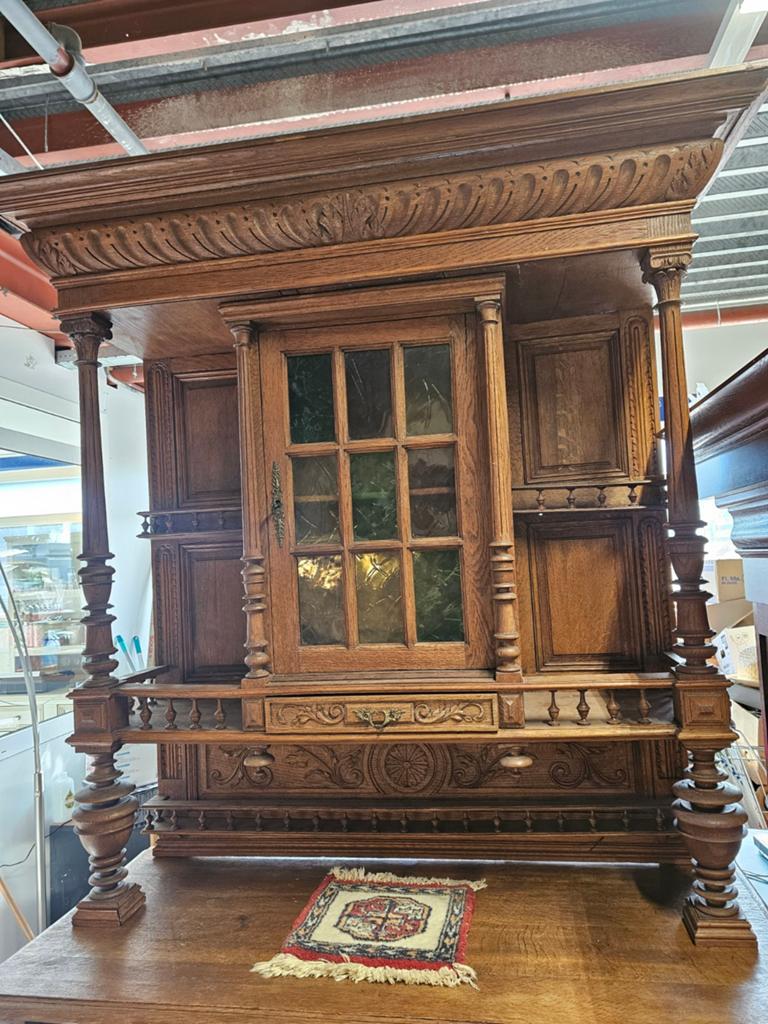 Antiek dressoir/buffetkast met glas-in-lood en houtsnijwerk, Ophalen of Verzenden