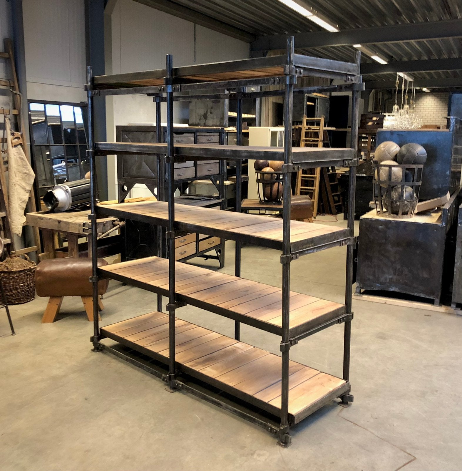 Oude stellingkast, industriële stelling, vintage kast,, Antiek en Kunst, Ophalen
