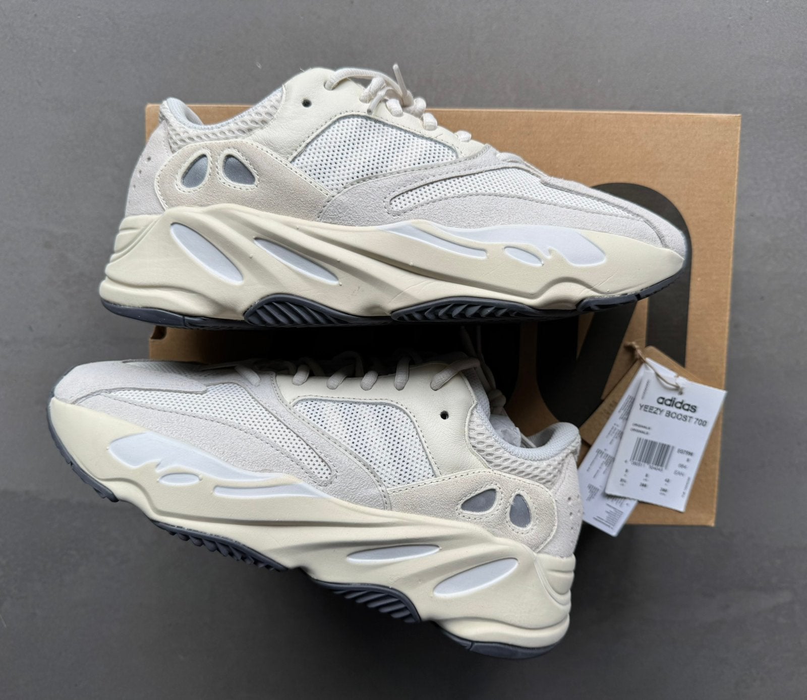 Adidas Yeezy Boost 700 Analog maat  EUR 42 /US 8,5 nieuw, Kleding | Heren, Wit, Nieuw, Ophalen of Verzenden, Sneakers of Gympen