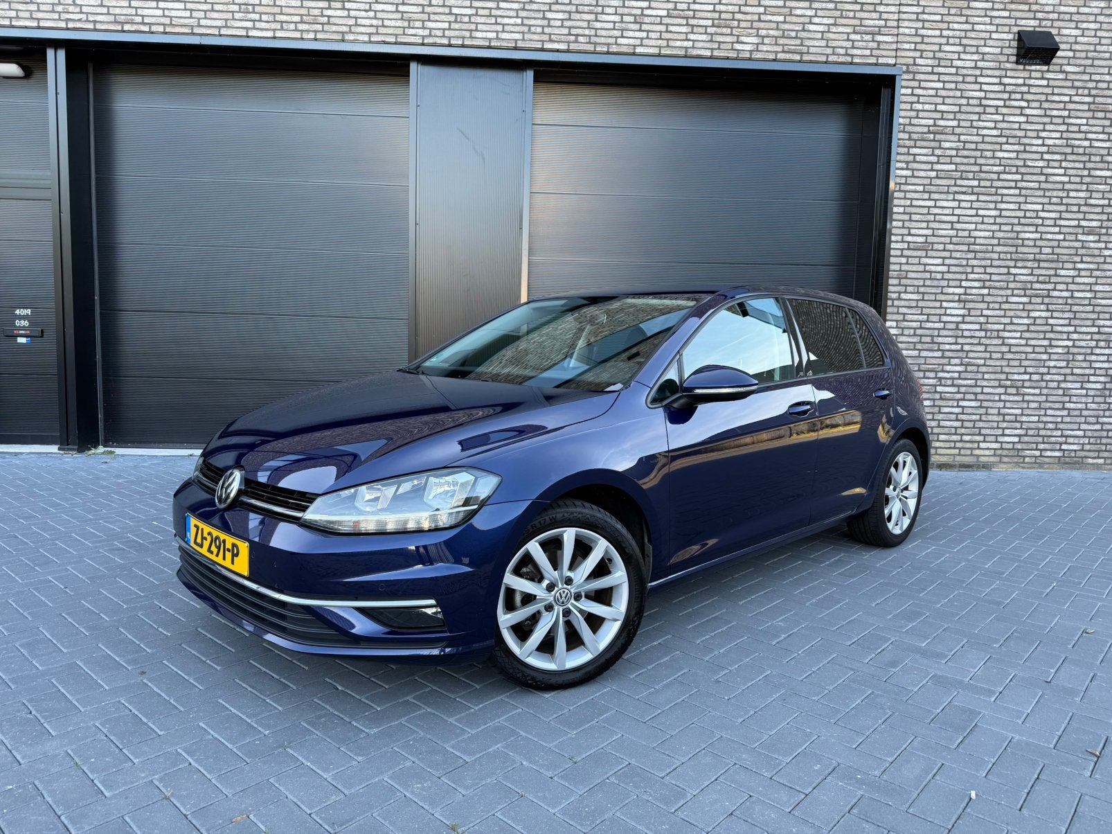 VW Golf Facelift | DSG | NAP | NL-auto | Dealer OH |, Auto's, Lichtsensor, 4 cilinders, Blauw, Diesel