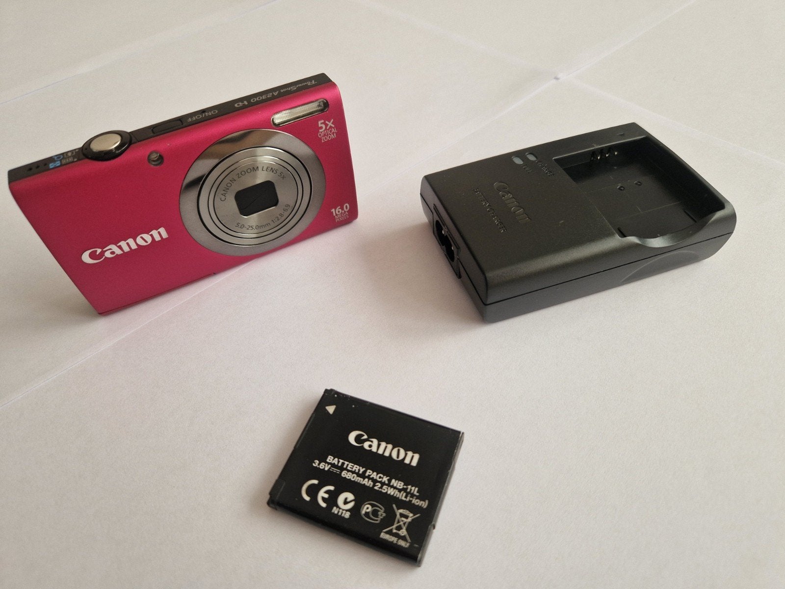 Canon PowerShot A2300 HD Rood 16MP Zgan, Canon, 16 megapixels, Ophalen of Verzenden, Zo goed als nieuw