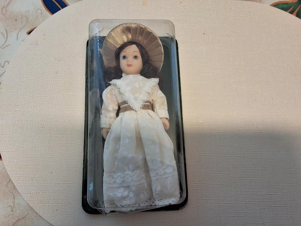 Deagostini Porseleinen Pop Elizabeth - NIEUW in doos, Verzamelen, Ophalen of Verzenden