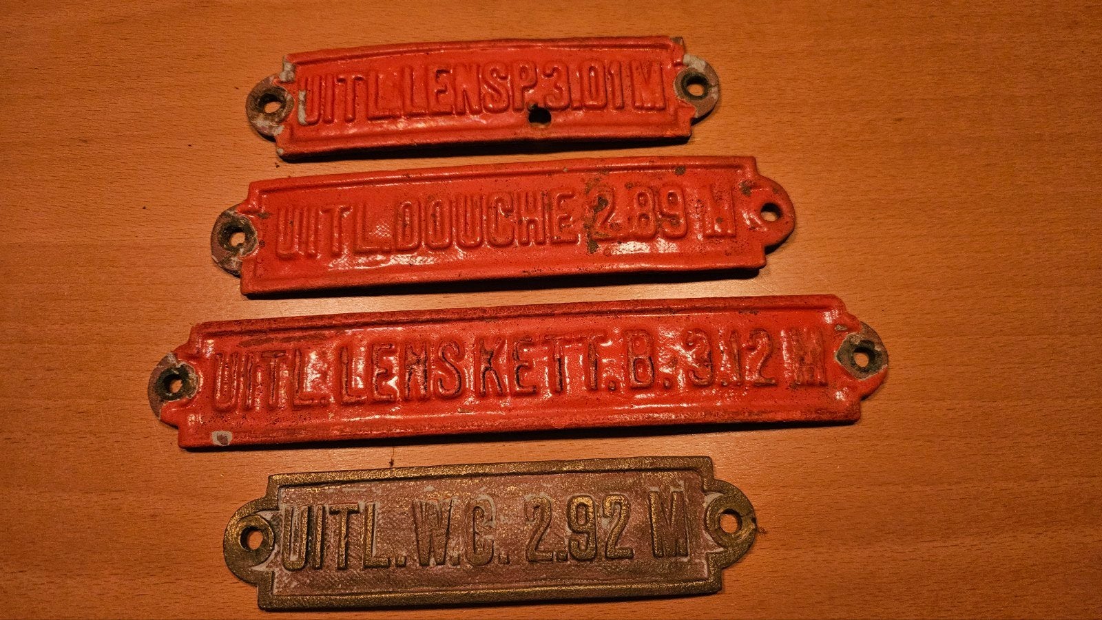 Historische messing leidingplaatjes: ketel, douche, wc, Antiek en Kunst, Ophalen of Verzenden
