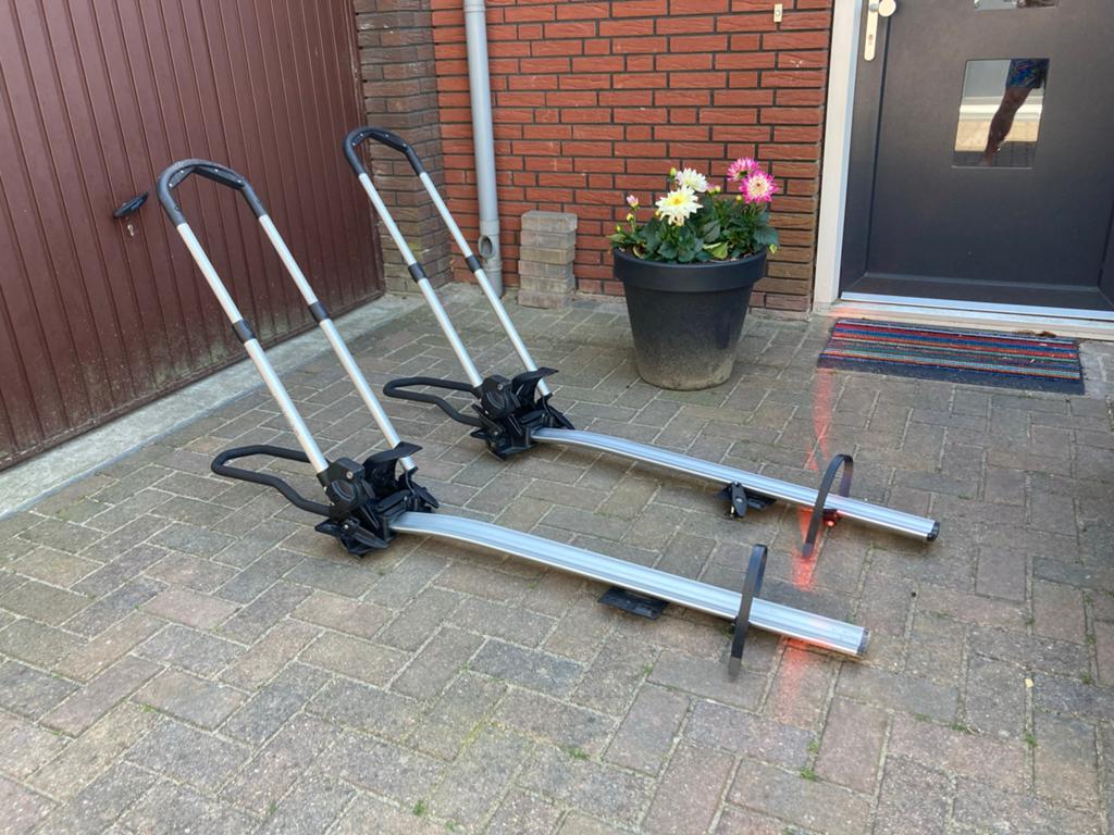2 menabo chono, 2x twinny load fietsendragers, Auto diversen, Fietsendragers, Zo goed als nieuw, Dakdrager, 1 fiets, Elektrische fiets