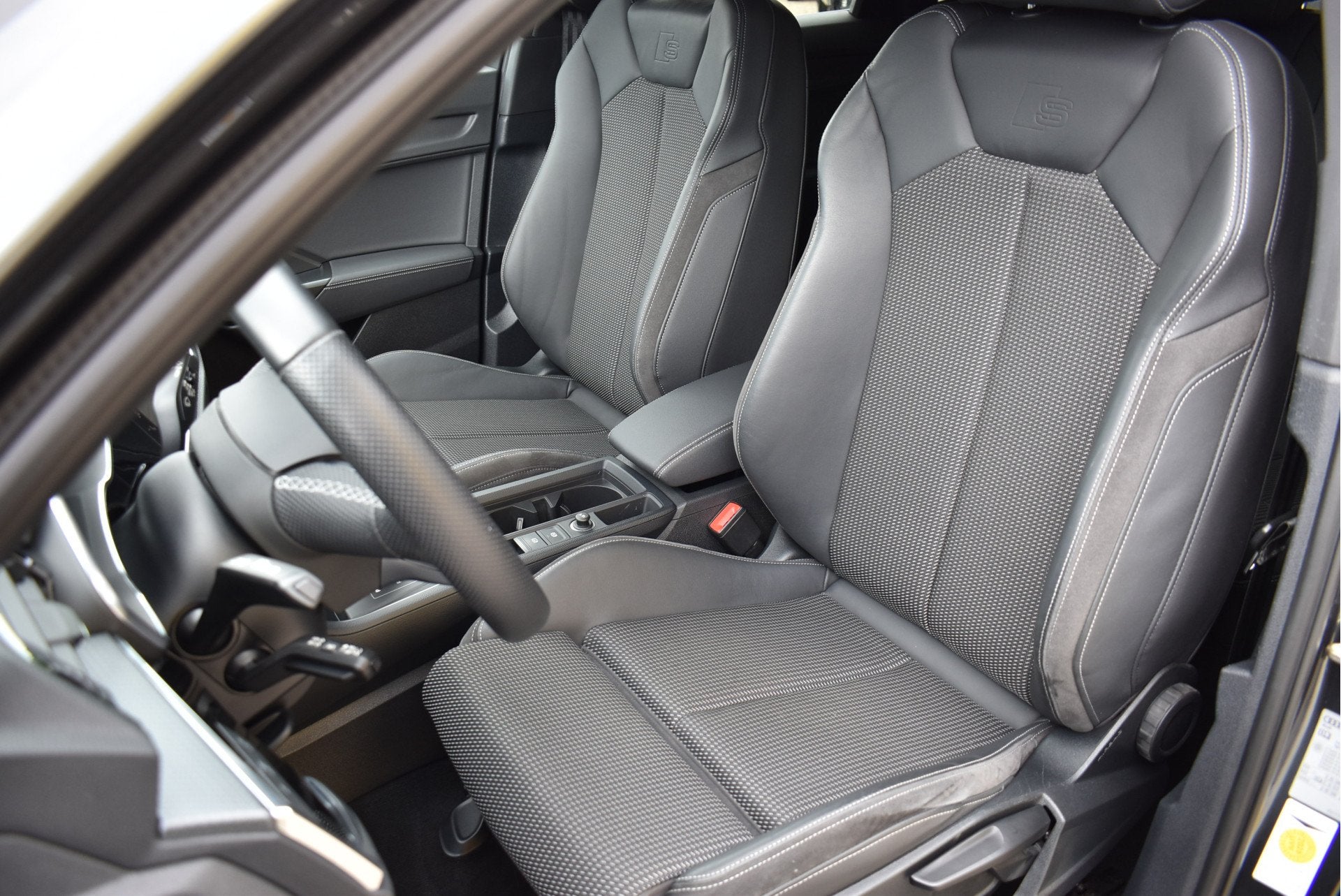 Audi Q3 Sportback 45 TFSI e S-Line Black Ed Soh 94% Navi Led, Dealer onderhouden, Gebruikt, Euro 6, Leder en Stof
