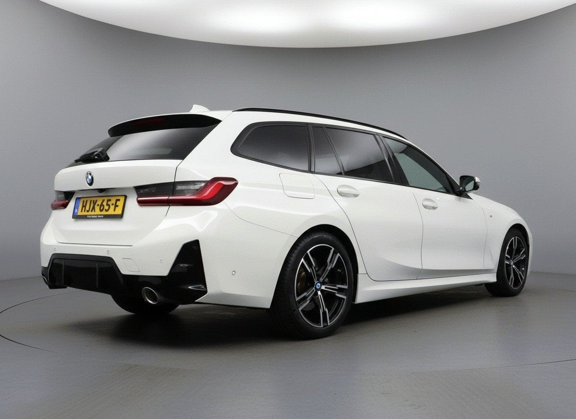 BMW 3 Serie Touring 318i M-Sport Pro Shadowline | AlpinWeiss, Gebruikt, Wit, 750 kg, 1300 kg