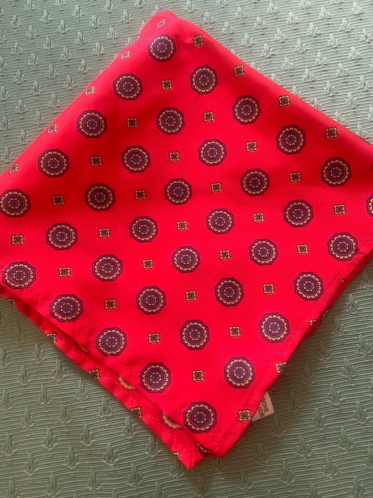 Zijden Pochet Colbert Rood met Patroon 31cm nieuw, Ophalen of Verzenden, Zo goed als nieuw, Rood, Met patroon