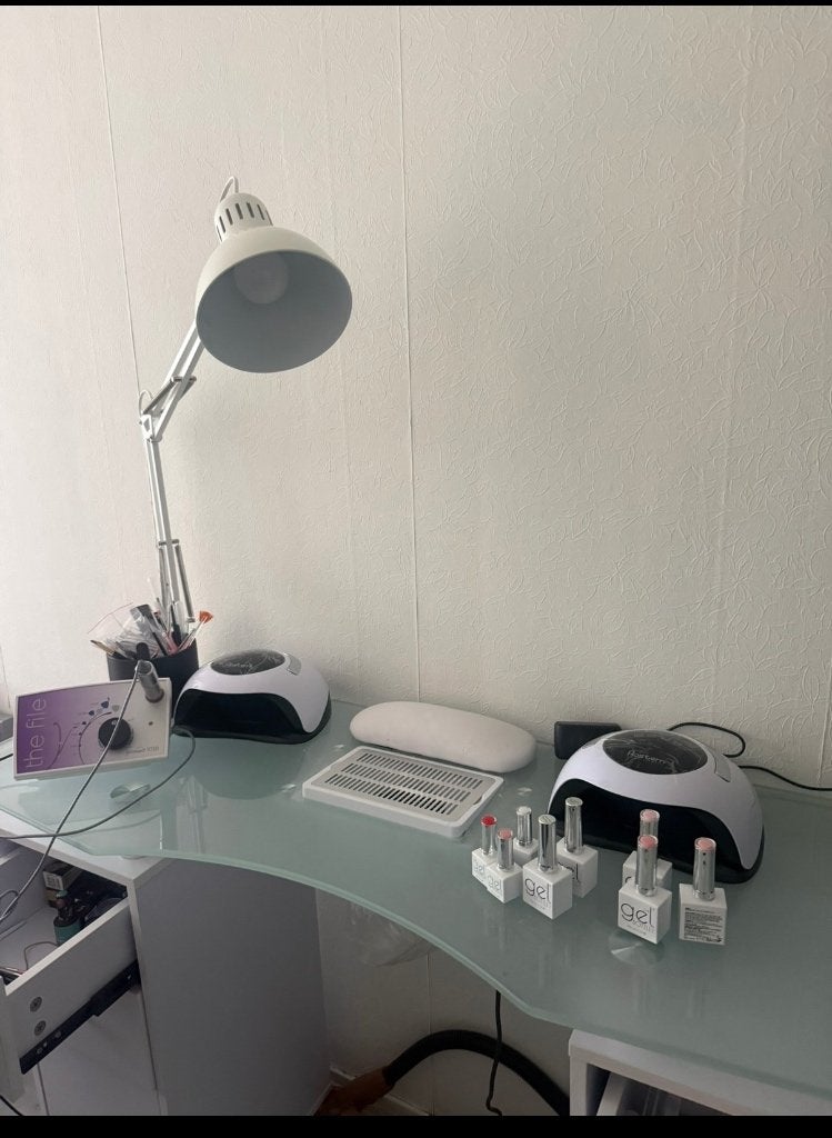 COMPLETE NAGELSTUDIO TE KOOP İN ZEER NETTE STAAT., Ophalen, Overige typen, Spaanplaat of MDF, Zo goed als nieuw