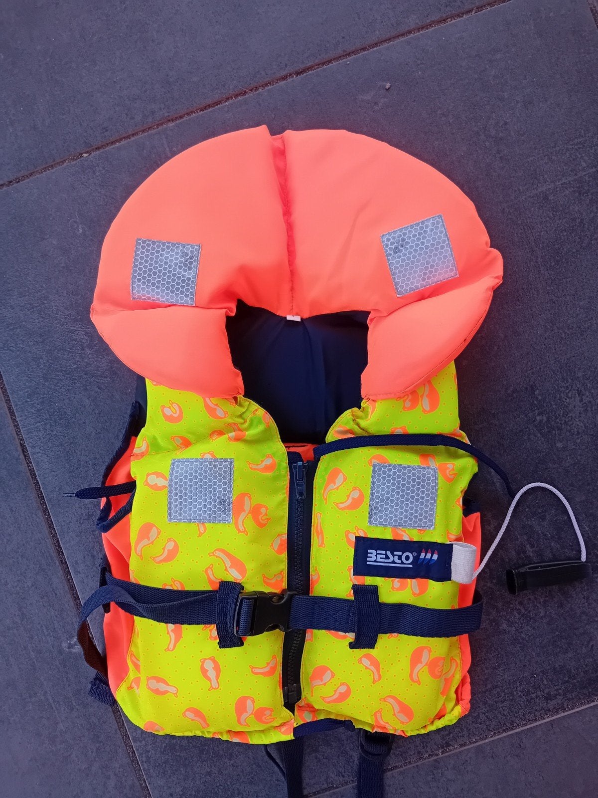 Baby zwemvest 5-15 kg zo goed als nieuw!, Watersport en Boten, Watersportkleding, Ophalen, Kind, Besto, Zo goed als nieuw