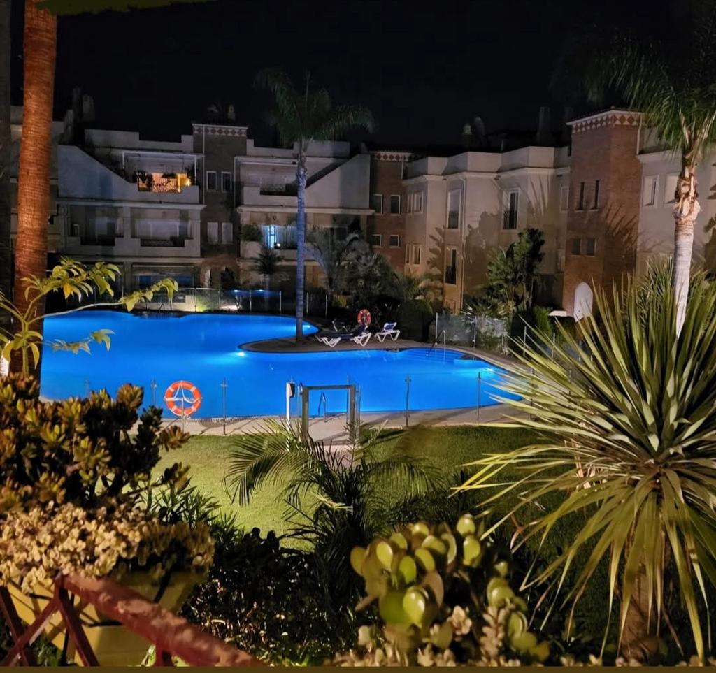 Te huur zonnig vakantie appartement in Marbella Benahavis, Vakantie, Vakantiehuizen | Spanje, 2 slaapkamers, Appartement, Costa del Sol