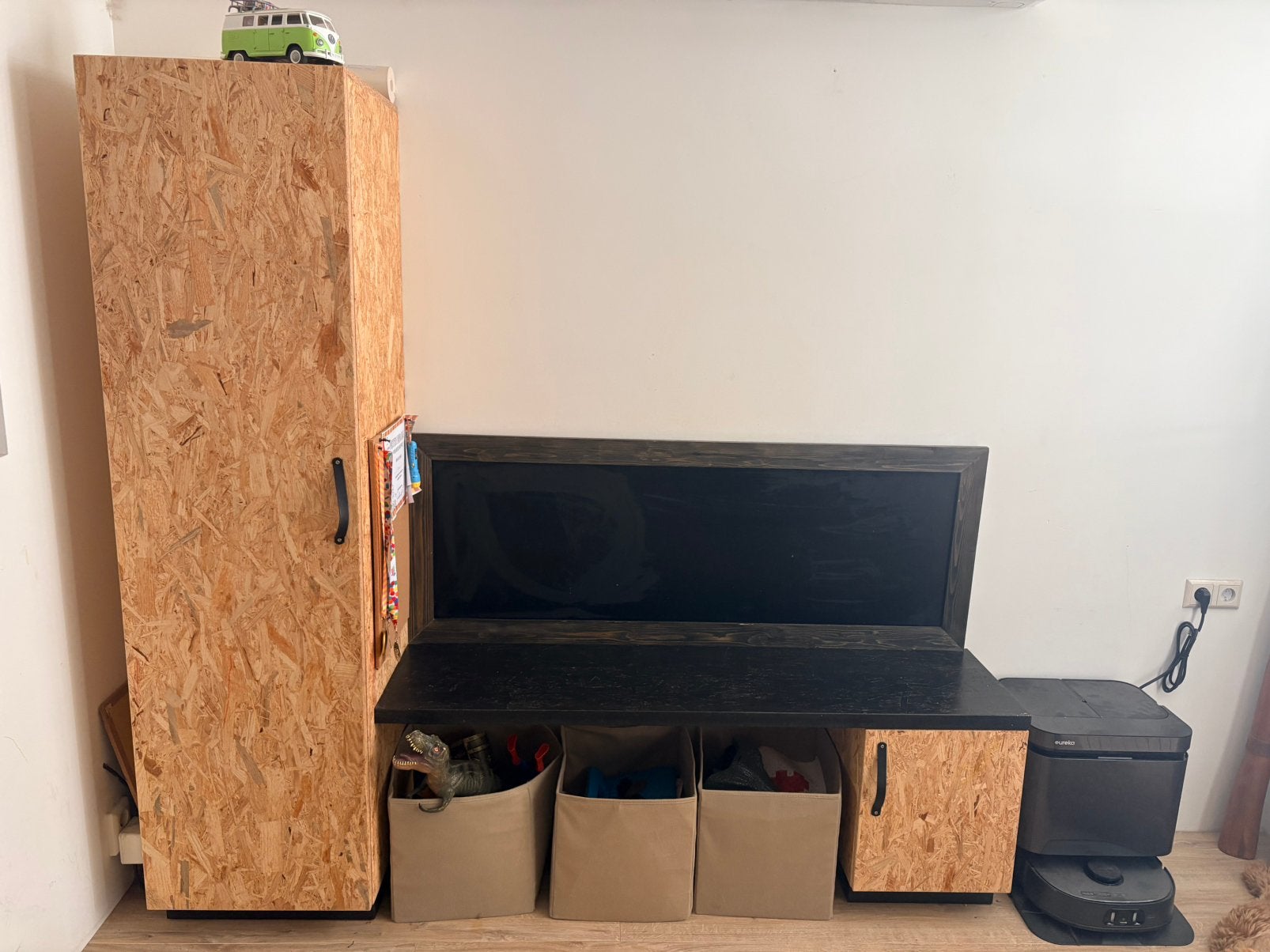 Kinderbureau met opbergruimte en speelhoek, Ophalen, Zo goed als nieuw, Tafel(s)