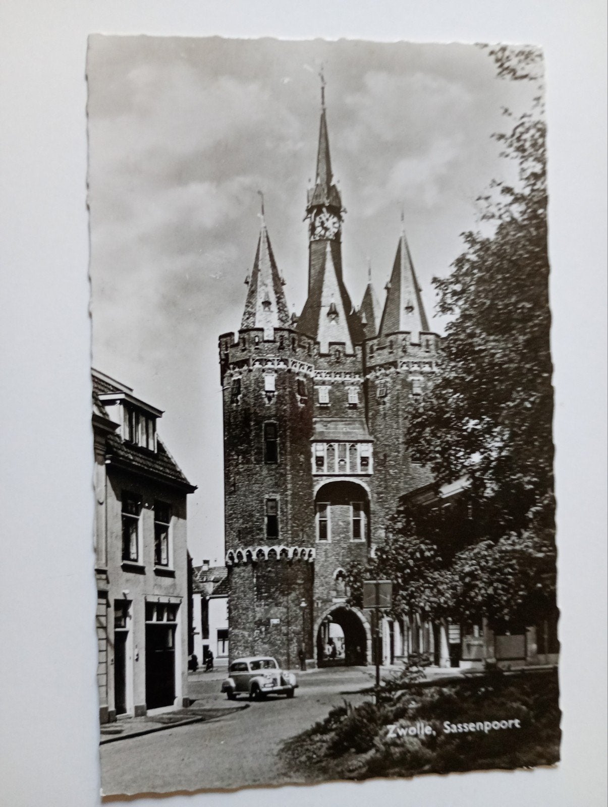 Zwolle Sassenpoort met Auto, Ophalen of Verzenden, 1960 tot 1980, Ongelopen, Overijssel