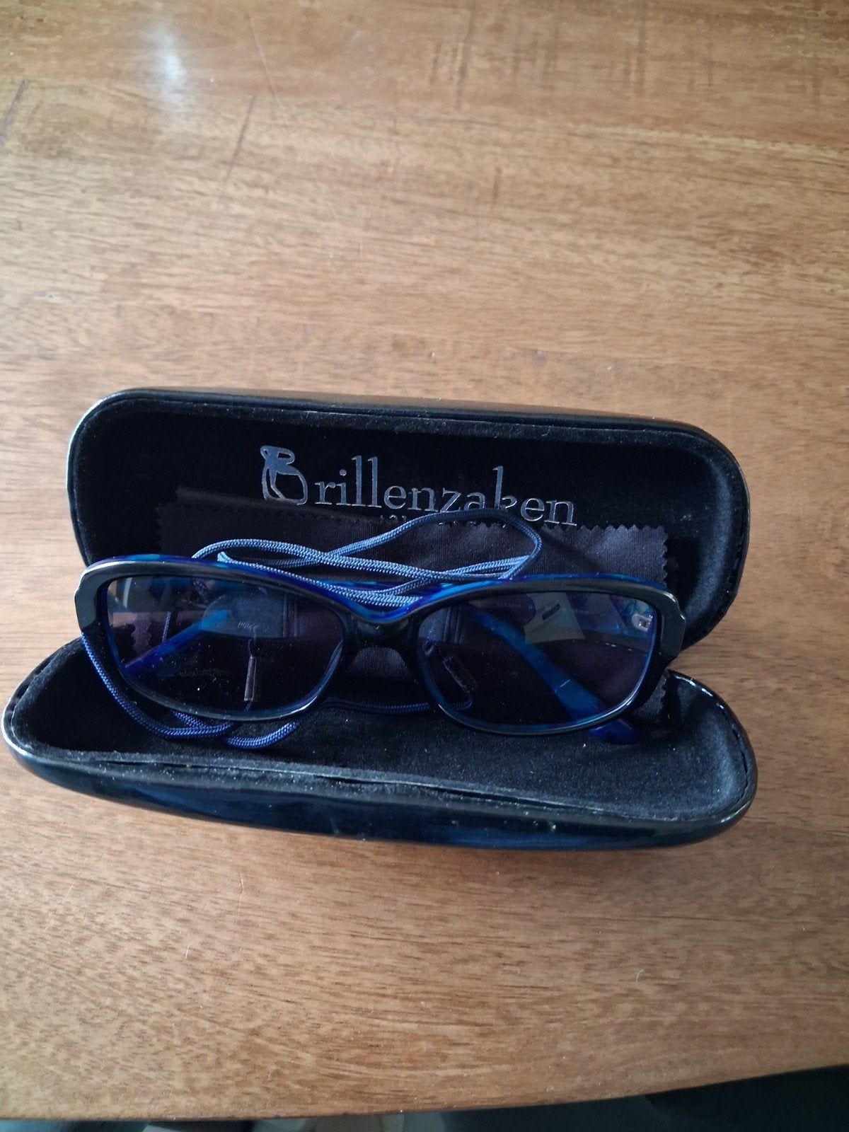 ELLE Zonnebril Blauw/Zwart met Koord en Etui, Zonnebril, Blauw, Zo goed als nieuw, Ophalen