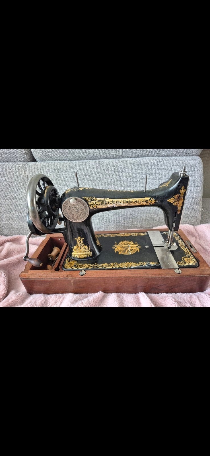 Antieke Singer naaimachine met houten kap en sleutel, Ophalen