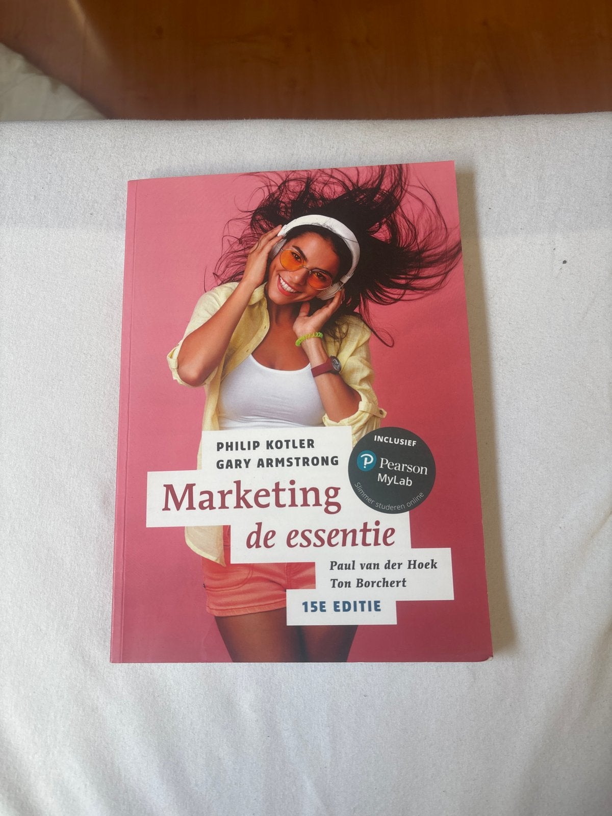 Marketing de essentie - Kotler & Armstrong (15e editie), Ophalen of Verzenden, Gamma, Zo goed als nieuw, HBO