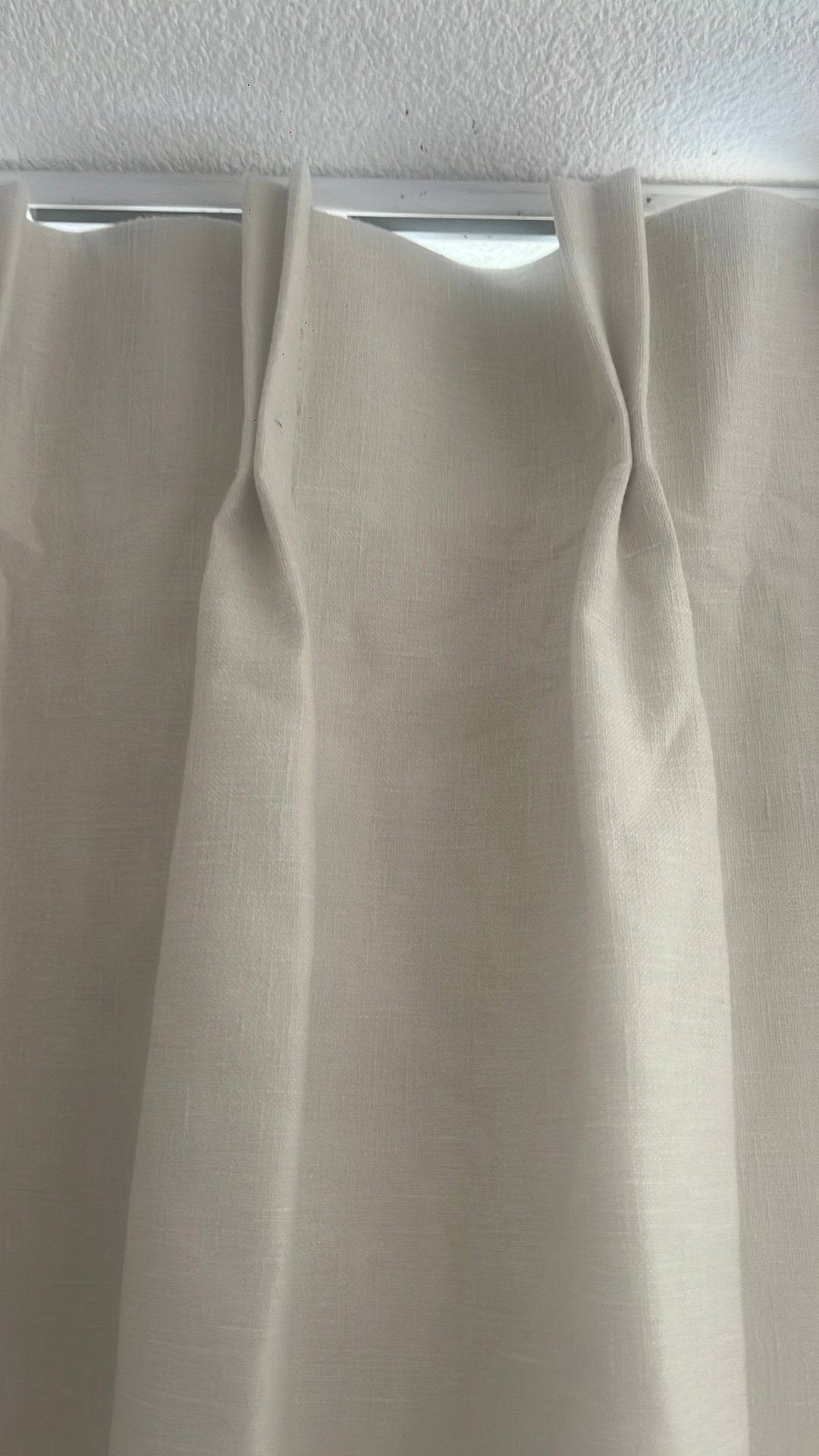 Nieuwe verduisterende gordijnen 230 breed 220 hoog creme, Crème, Overgordijn, Coulisse, 220 cm