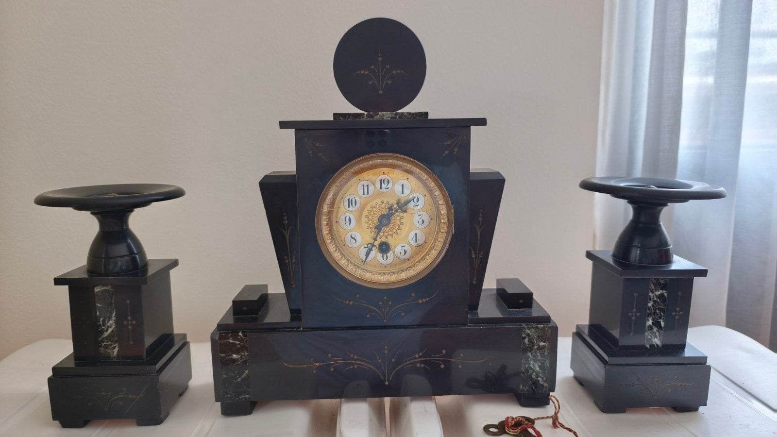 Antieke marmeren pendule met opwindsleutel, Antiek en Kunst, Antiek | Klokken, Ophalen