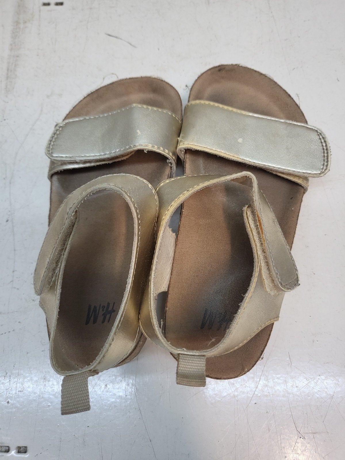 Gouden H&M sandalen voor kinderen, Kinderen en Baby's, Kinderkleding | Schoenen en Sokken, Gebruikt, Jongen of Meisje, H&M, Schoenen