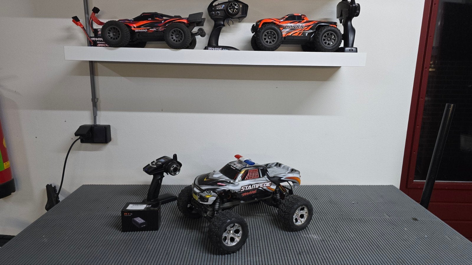 Traxxas Stampede brushless rtr

Model Stampede
Motor 60a bor, Ophalen of Verzenden, Gebruikt, Auto offroad