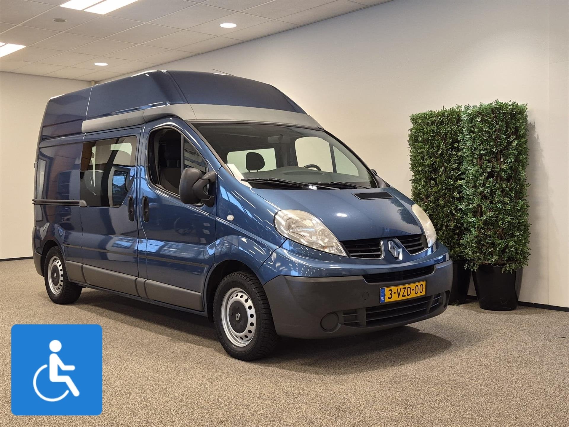 Renault Trafic L1H2 Rolstoelbus (airco) 5+1, Auto's, 13 km/l, Stof, Zwart, 4 cilinders