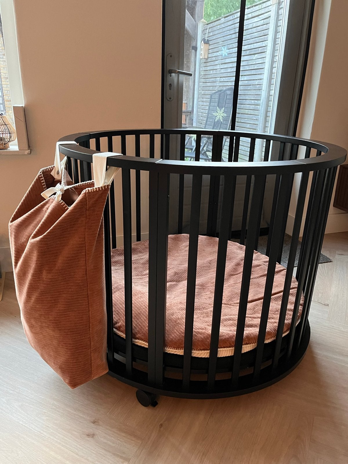 Koeka Boxkleed Rond Vik 90 cm + boxzak - Hazel/Sand, Ophalen, Zo goed als nieuw, Rond, Boxkleed