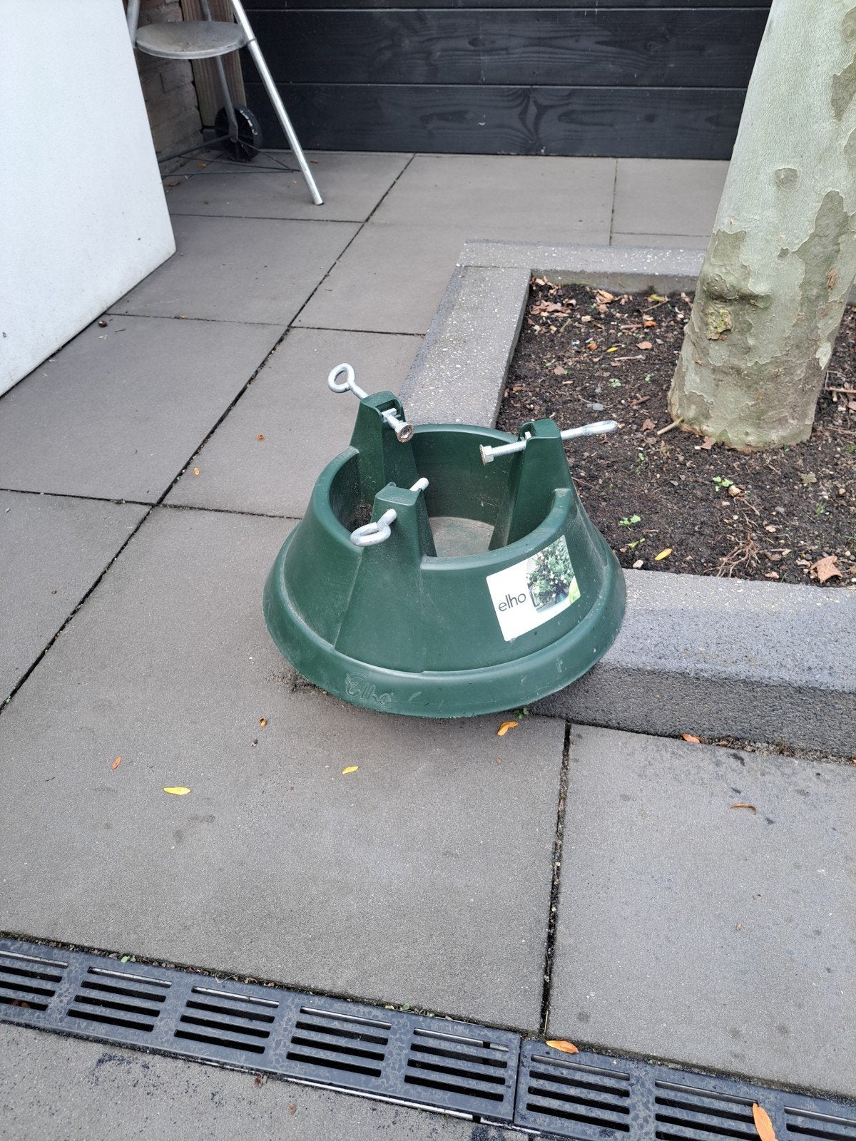 standaard voor kerstboom, Ophalen