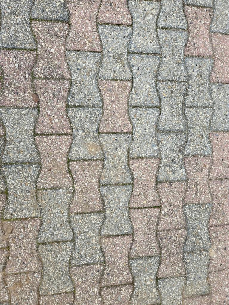 Gezocht +/- 160 vlinder klinkers voor onze oprit ., Tuin en Terras, Ophalen, Beton, Klinkers