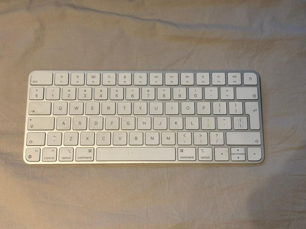 Apple Keyboard A2450 (2024), Ophalen of Verzenden, Zo goed als nieuw, Draadloos, Qwerty